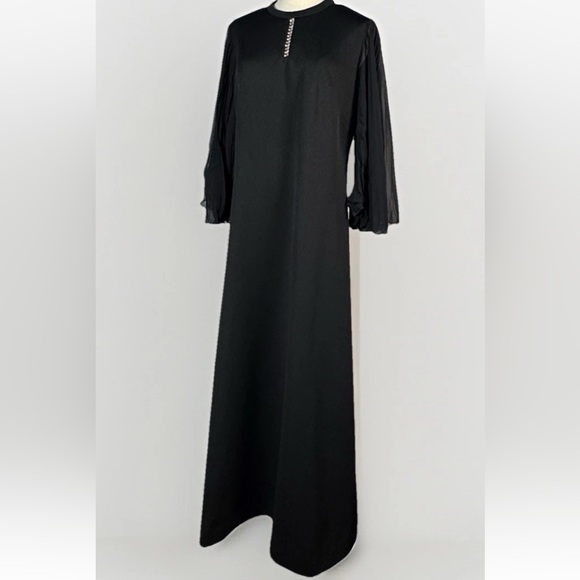 Leslie Pomer Dresses & Skirts - (L) VINTAGE LESLIE POMER Black Maxi Dress with Pleated Sheer Sleeves